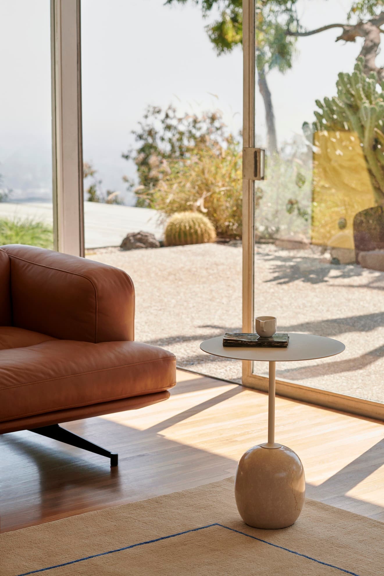 Lato Table LN8/LN9