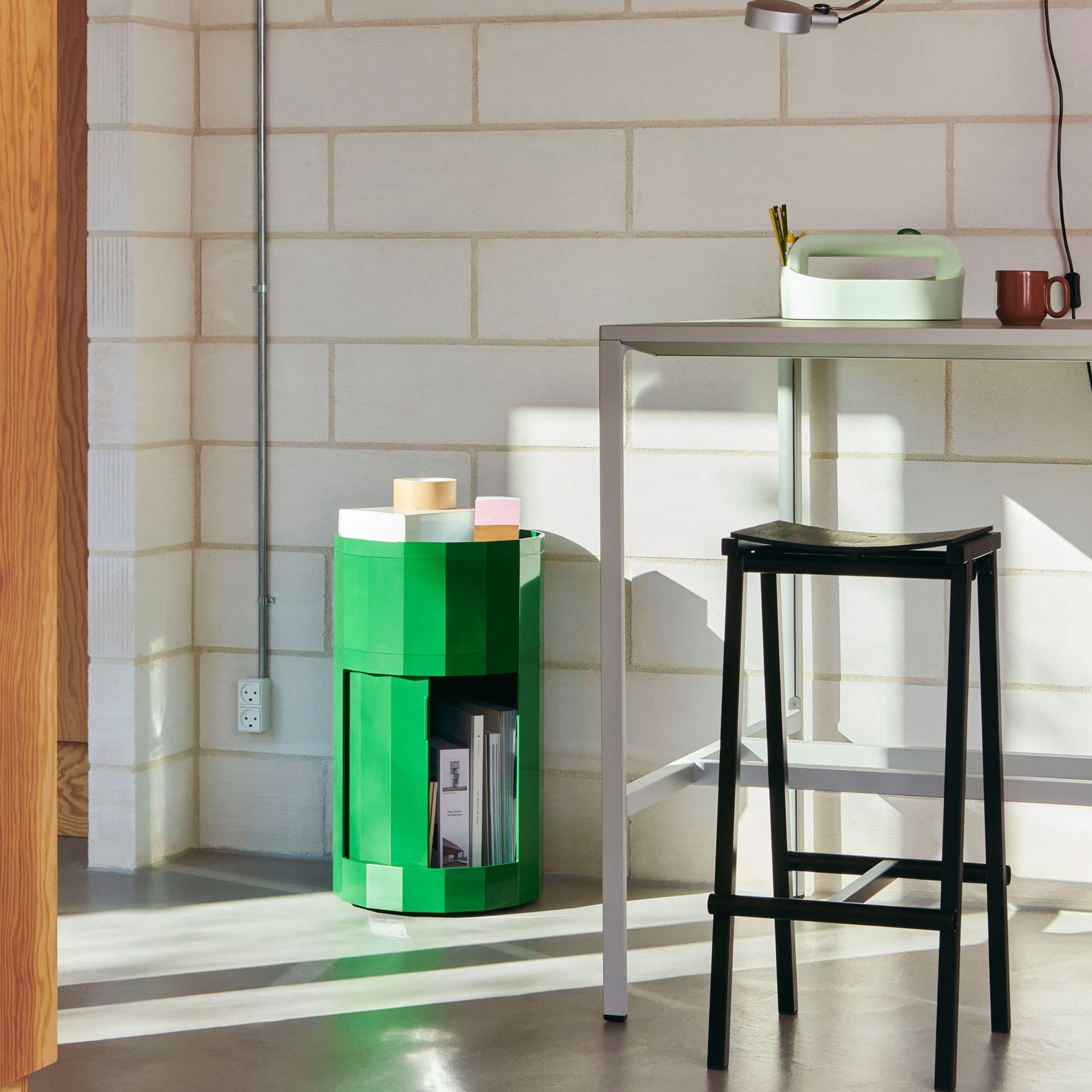 Facet Cabinet 101 incl. Feet and Castors