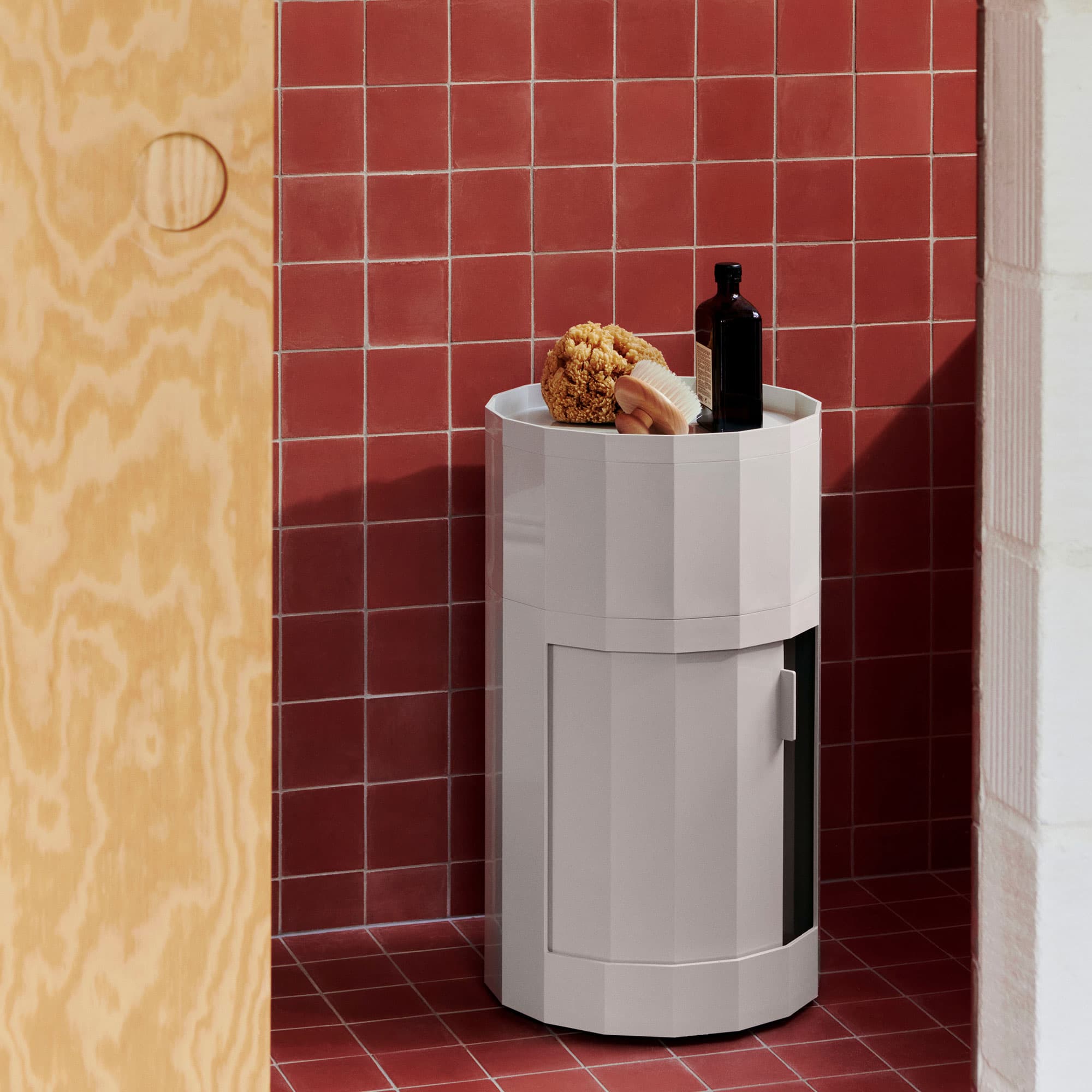 Facet Cabinet 101 incl. Feet and Castors