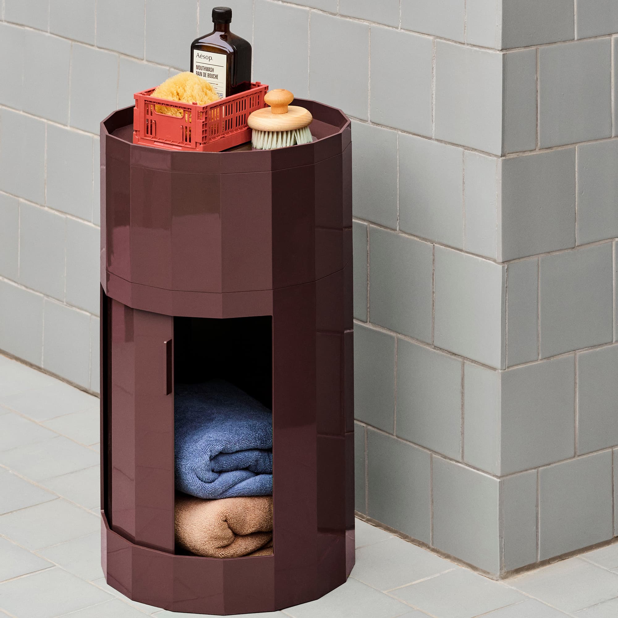 Facet Cabinet 101 incl. Feet and Castors