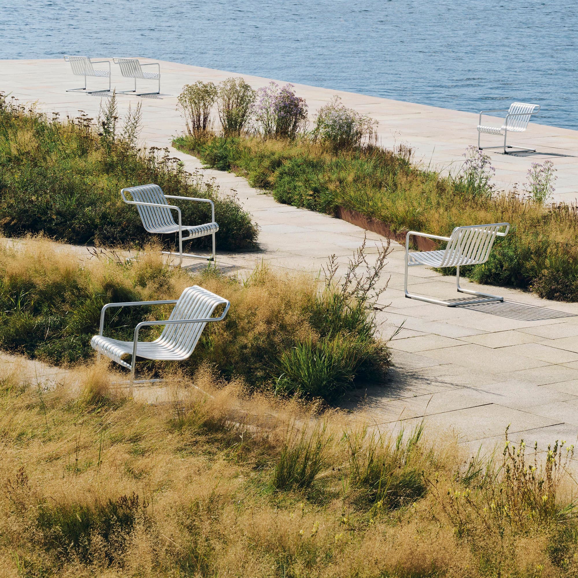 Palissade Cantilever Lounge Chair