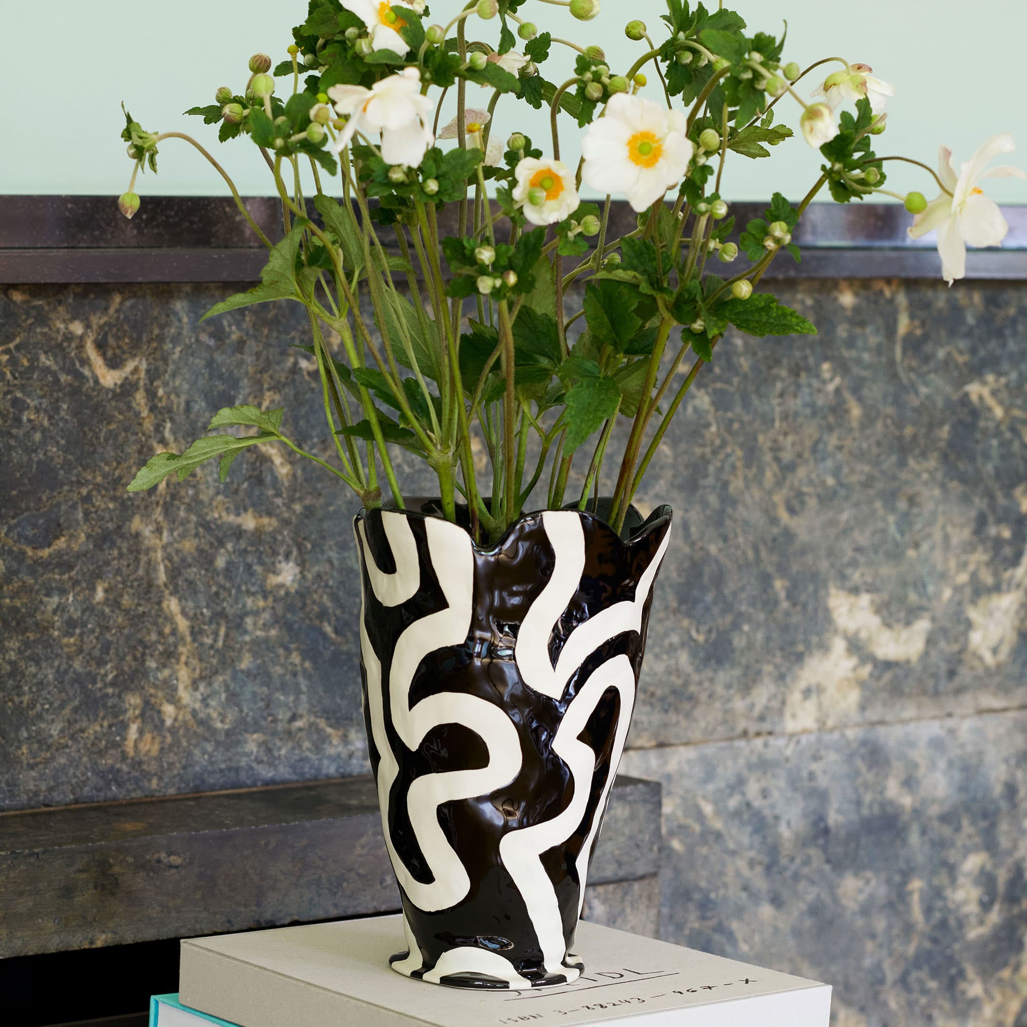 Shadow Vase