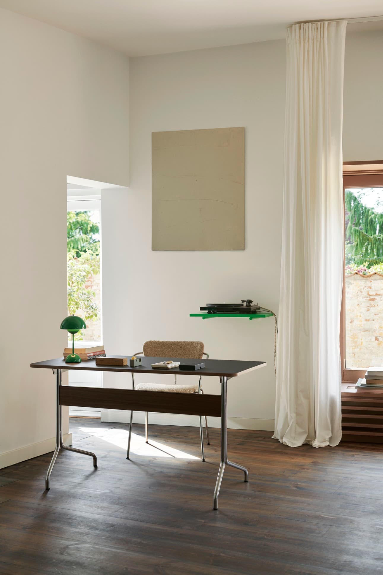 Pavilion Desk AV16