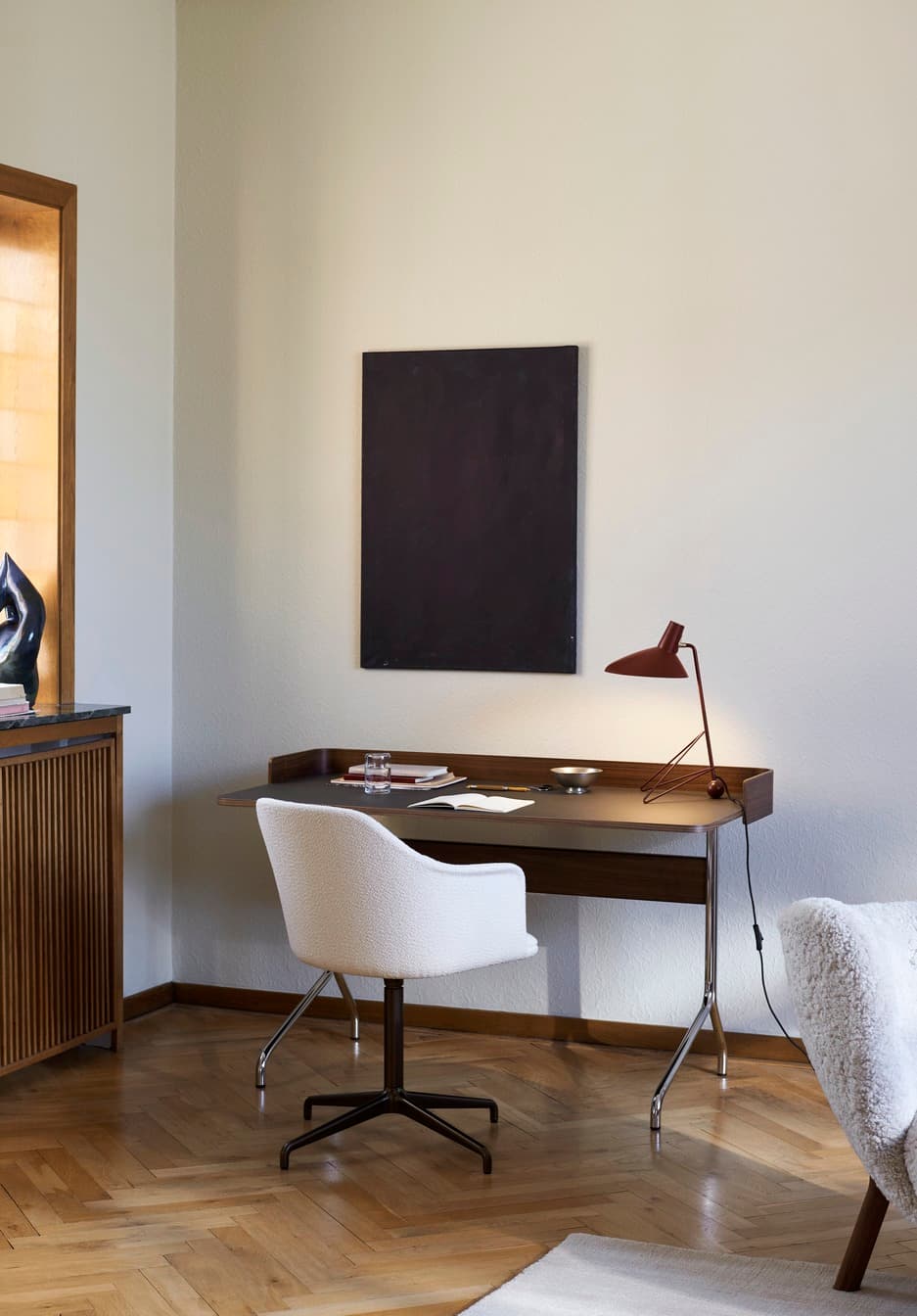 Pavilion Desk AV17