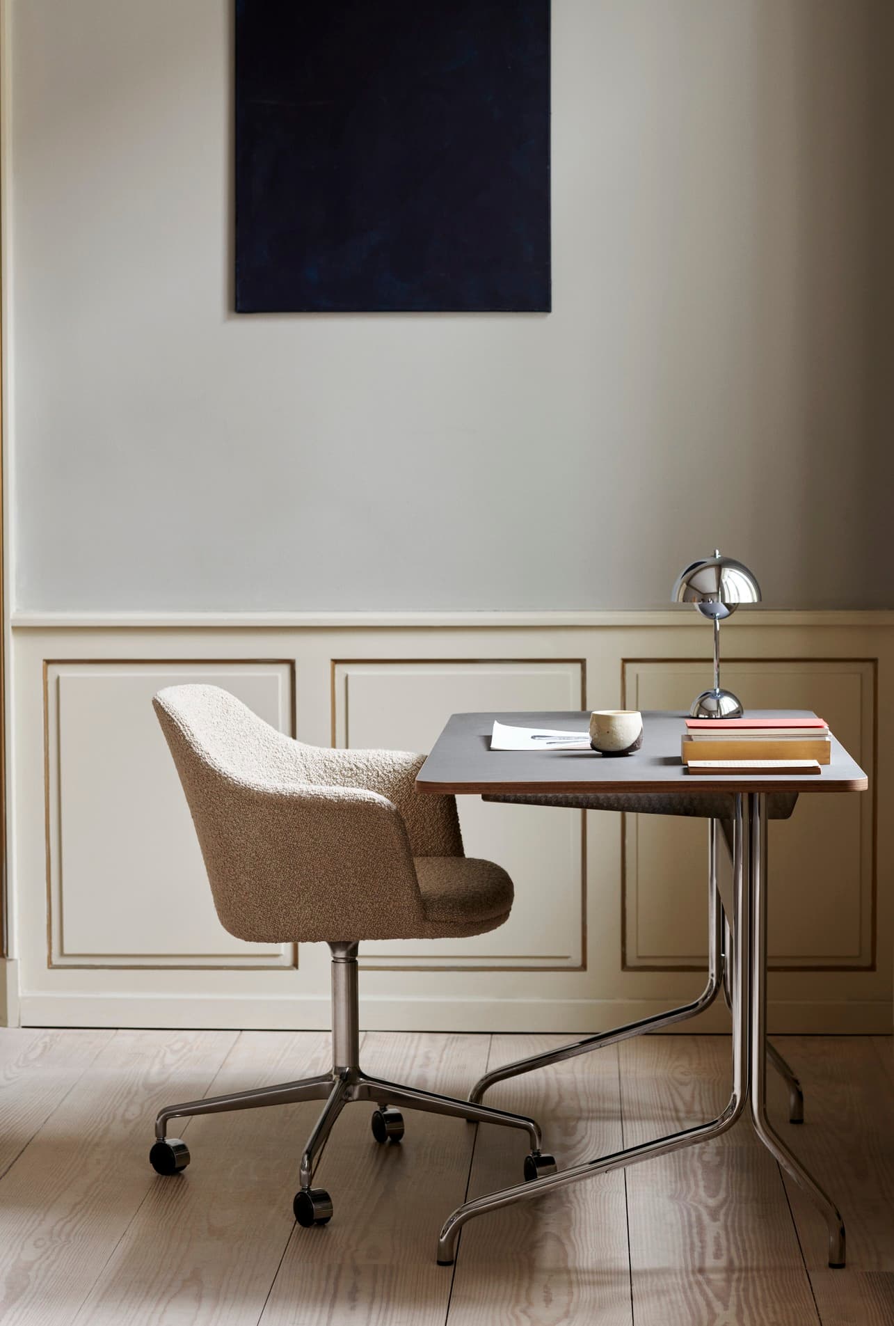 Pavilion Desk AV16